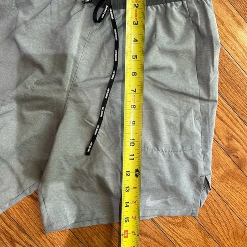 Nike men’s running shorts drifit gray lined pockets size small NWT‎